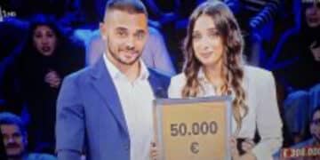 Affari tuoi, Giulia da Sassari vince 50 mila euro ma rinuncia alla maxi offerta di 150 mila euro per aprire il suo pacco