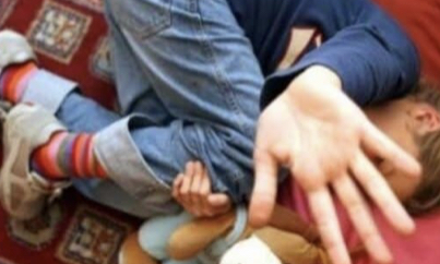 Violenze, abusi e bruciature di sigarette su un bimbo di 3 anni: condannati padre e zio