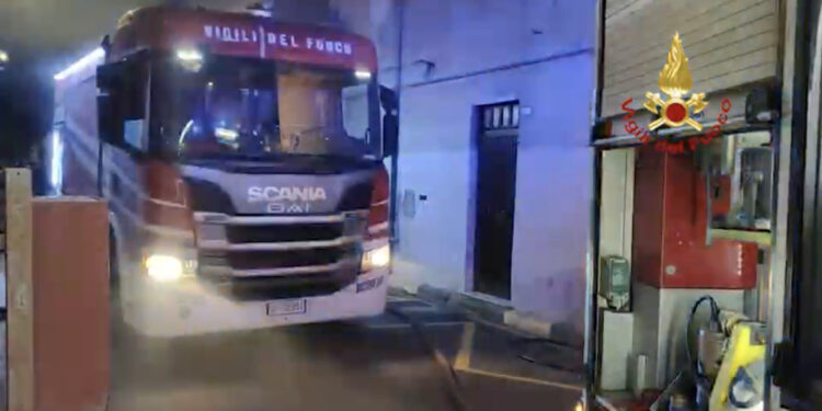 Monserrato, incendio in un’abitazione di via Eutropio: salvati 4 gatti, un cane e dei pappagallini