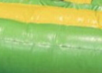 Sassari, pezzi di vetro nei gonfiabili per bambini in un centro commerciale