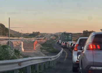 Automobilisti ostaggio dei cantieri lungo la Ss131: “Ogni giorno un incubo senza fine”