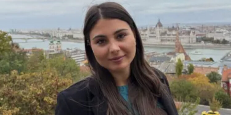 Travolta da un tir mentre attraversa sulle strisce: Valentina muore a 22 anni