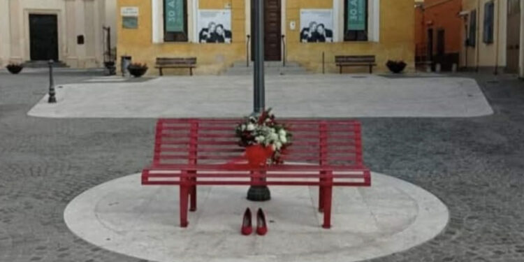 Monserrato, fiaccolata contro la violenza di genere: “La violenza non è amore”