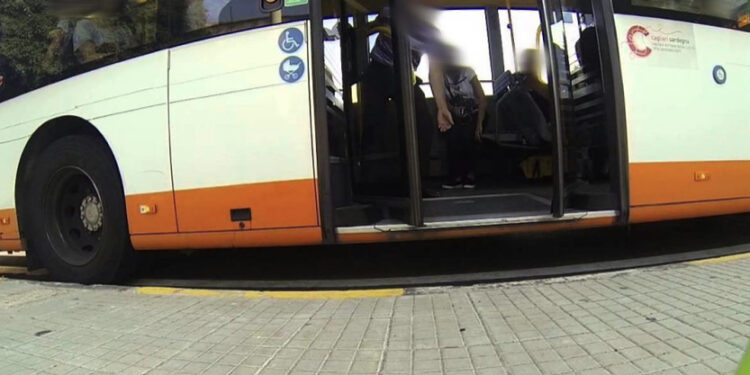 Cagliari, 72enne investito da un autobus in Via Dante: trasportato al Brotzu in codice rosso