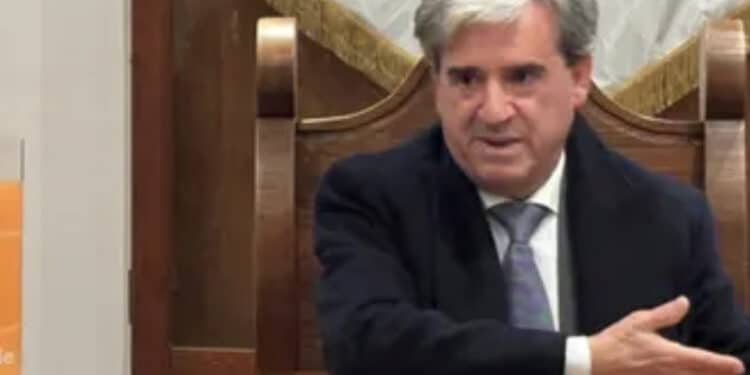 Il sindaco di Castiglione dei Genovesi Carmine Siano brutalmente picchiato in strada: caccia all’aggressore