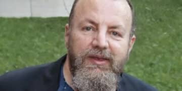 Mangia la pizza e soffoca: 53enne muore durante la festa di compleanno della madre