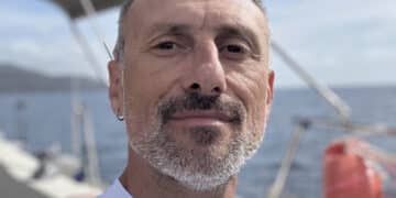 Tragedia a Cagliari: il tatuatore Massimo Leonardi morto improvvisamente a 51 anni