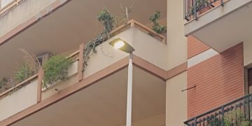 Cagliari, lampioni in tilt in via Rossini: “In parte spenti e in parte accesi giorno e notte”