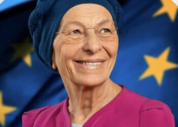 Paura per Emma Bonino, ricoverata d’urgenza per insufficienza respiratoria: “È stabile e vigile”