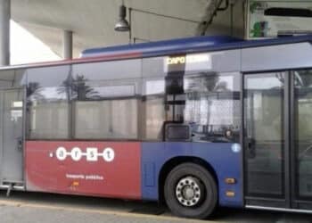 Cagliari, ragazze minorenni lasciate giù dal bus: “Era l’ultima corsa della giornata, l’autista poteva essere più clemente”