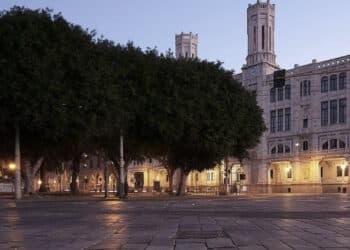 Cagliari, mostra le parti intime a due ragazze in Piazza Matteotti: molestie sessuali nel cuore della città