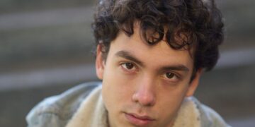 Da Cagliari al Teatro Arcimboldi di Milano: Matteo Pilia, 26 anni, attore, dopo anni di studio fa il grande esordio