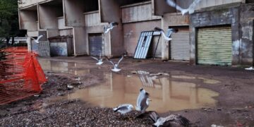 Cagliari, allarme sicurezza a Sant’Elia: “Fossati aperti e zero recinzioni, poca luce, accessi negati ai disabili”