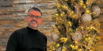 Quartu, l’albero di Natale di via Marconi deve essere rimosso: la denuncia dell’allestitore Enrico Curreli