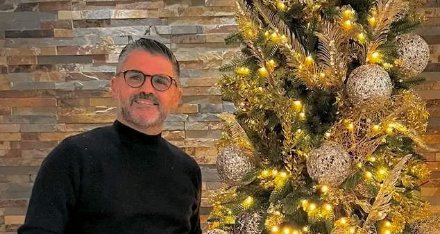 Quartu, l’albero di Natale di via Marconi deve essere rimosso: la denuncia dell’allestitore Enrico Curreli