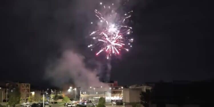 Da Assemini a Capoterra è capodanno tutto l’anno: fuochi d’artificio nel cuore della notte e in pieno centro