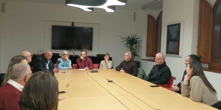 Da luoghi d’ombra a residenze letterarie: cinque paesi del sud Sardegna raccontati come un romanzo