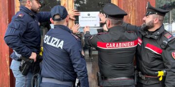 Lancio di razzi e petardi contro polizia e carabinieri, licenza sospesa per il titolare di un bar a Silanus