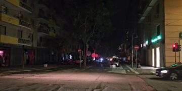 Cagliari, lampioni spenti in via Dante e via Petrarca: centro al buio nella serata di venerdì, esplode la polemica (VIDEO)