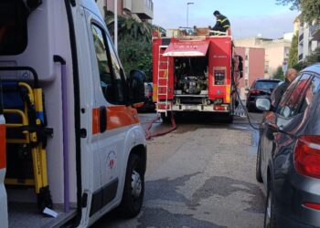 Cagliari, incendio in via Sanna Randaccio: due intossicati