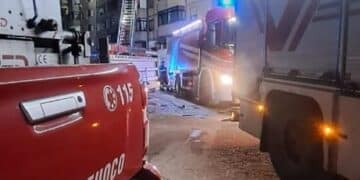 Cagliari, incendio in un appartamento in via Schiavazzi: un intossicato salvato dai vigili del fuoco