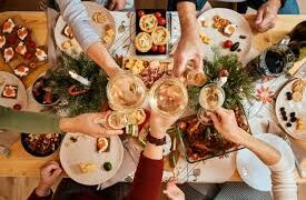 Cagliari sul podio per ansia da feste di Natale in famiglia: terza città in Italia che teme brindisi e cenoni