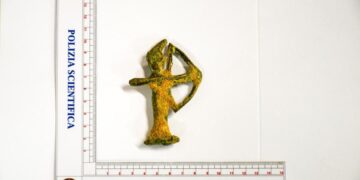 Spaccio di droga e ricettazione di reperti archeologici: una denuncia a Oristano