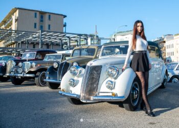 Auto d’epoca da sogno in passerella alla partenza del Rally di Cagliari -VIDEO