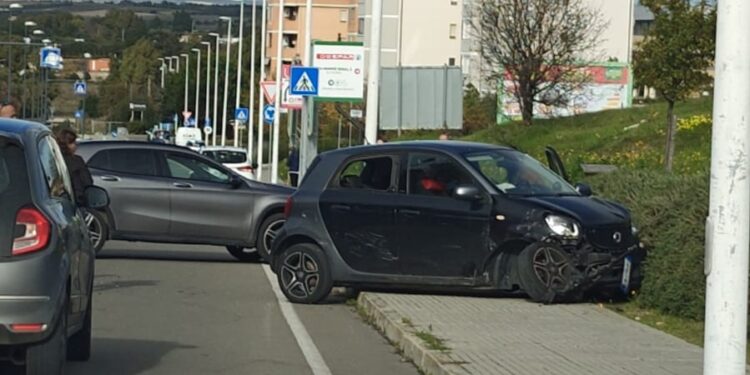 Cagliari, grave incidente a Mulinu Becciu: tre veicoli coinvolti in Via Piero della Francesca
