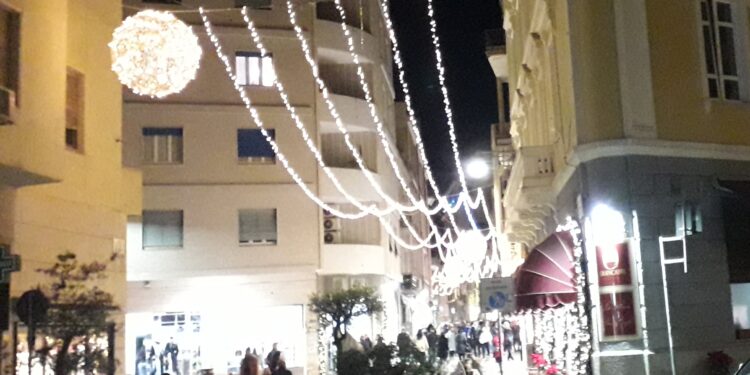 Marisa, commessa “storica” di via Garibaldi: “Pochi eventi e pochi parcheggi, per lo shopping in centro serve aria di festa”