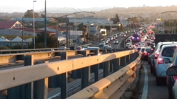 Cagliari, l’attacco di Farris: “Giornata incubo per il traffico, primo drammatico effetto dello shopping natalizio”