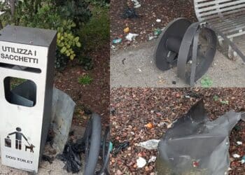 Monserrato presa di mira dai vandali: durante la notte nel piazzale della chiesa La Salle, i contenitori dei rifiuti sono stati divelti