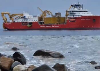 Il Tyrrhenian Link ha completato la posa del cavo sottomarino, esplode la rabbia dei residenti: “Ci tremano le gambe”