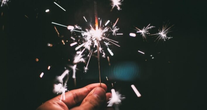 Dopo Crans-Montana scatta l’allerta sicurezza nei locali in Sardegna: Olbia interviene, Cagliari aspetta