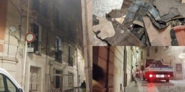 Cagliari, vola la guaina dal tetto a causa del forte vento, paura in via Quirra di fronte al mercato