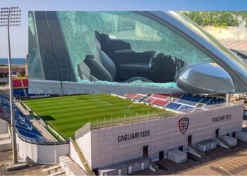 Cagliari, tifosi rossoblù derubati durante la partita di calcio: auto aperte e saccheggiate