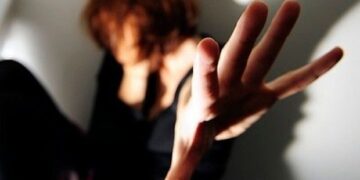 Una vita di violenze e dolore, ora la casa pignorata: “Chiedo aiuto per poter ripartire con dignità”
