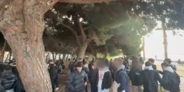 Cagliari, studenti ancora in rivolta al liceo “Alberti”: file di 10 minuti per accedere agli unici bagni presenti nella scuola
