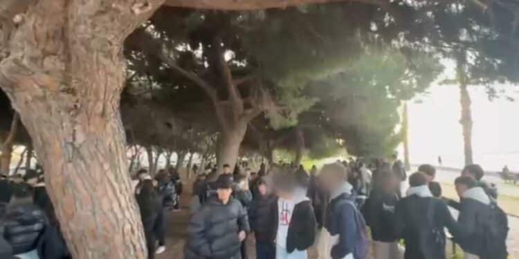 Cagliari, studenti ancora in rivolta al liceo “Alberti”: file di 10 minuti per accedere agli unici bagni presenti nella scuola