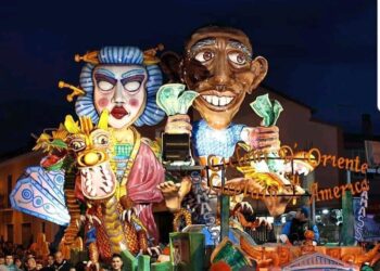 Coriandoli, balli e mani al lavoro per realizzare i carri allegorici: nel Medio Campidano è già aria di festa