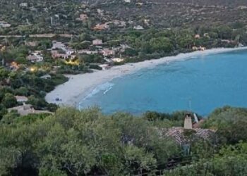 Sinnai, la tassa di soggiorno diventa un caso: “Nei posti di mare niente fogne, acqua e strade disastro”