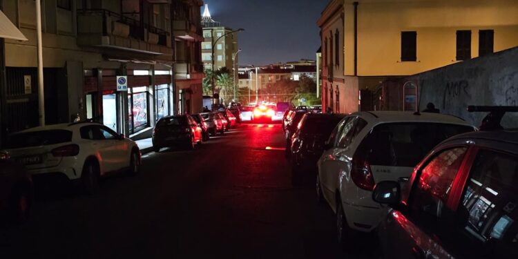 Cagliari al buio, polemica senza fine: “Nel bilancio del Comune presenti milioni di euro per l’illuminazione pubblica”