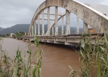 Villaputzu, livelli in aumento per il Flumendosa: la piena ha quasi raggiunto il ponte di ferro