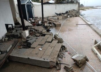 Capoterra, evacuate cento persone dalla costa in tempesta: la grande paura per la mareggiata