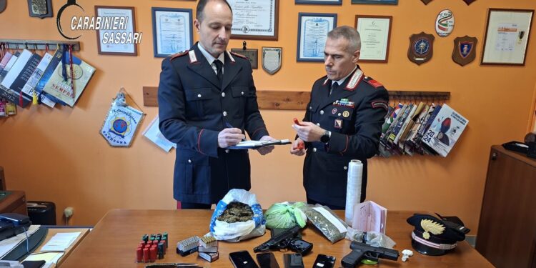 Armi illegali e stupefacenti, due giovani arrestati a Ittiri