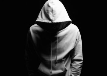 Sinnai, derubato da due individui a piedi “col volto completamente coperto”