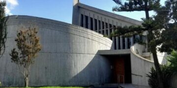 Quartucciu, i ladri sfondano la vetrata della chiesa di San Pietro Pascasio: violata la casa del Signore