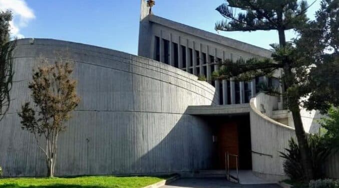 Quartucciu, i ladri sfondano la vetrata della chiesa di San Pietro Pascasio: violata la casa del Signore