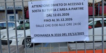Mercato di San Benedetto, anello interno transennato per un anno: residenti senza parcheggi, monta la protesta