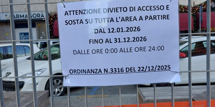 Mercato di San Benedetto, anello interno transennato per un anno: residenti senza parcheggi, monta la protesta